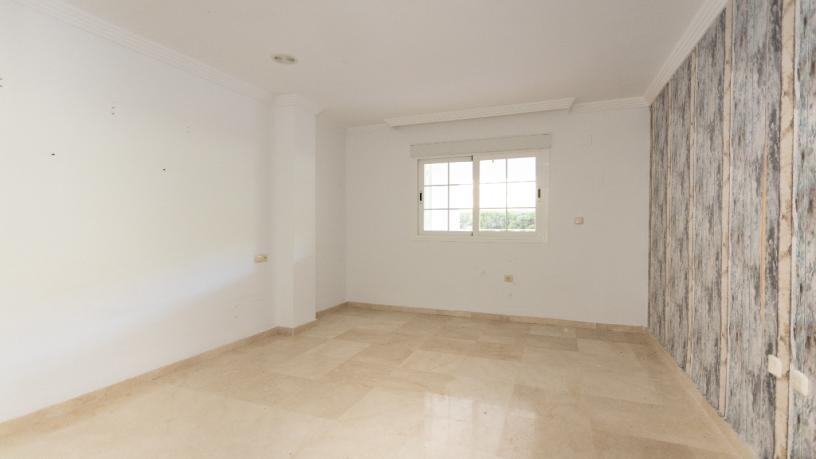 100m² Flat on avenue La Alcudia, Marbella, Málaga