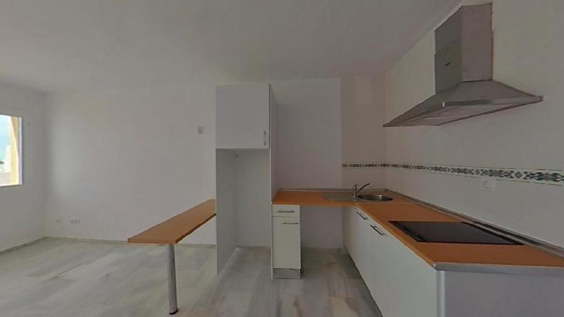 Piso de 69m² en calle Sydney, Estepona, Málaga