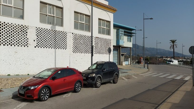 Local comercial de 693m² en avenida Luis Braile, Marbella, Málaga