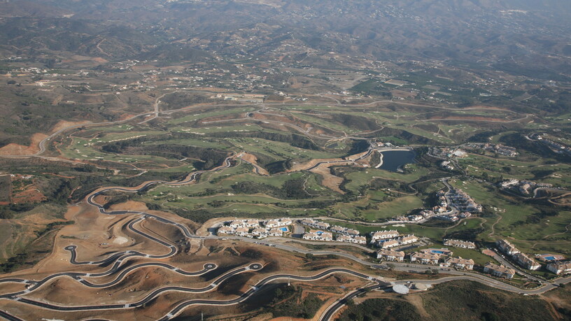 Terrain urbain de 4021m² dans urbanisation La Cala Golf, Mijas, Málaga