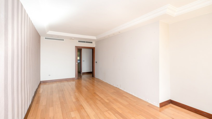 Piso de 191m² en calle Simple Minds-l Del Puerto, Marbella, Málaga