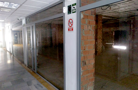 Local comercial de 195m² en calle Cerrajero, Carmona, Sevilla