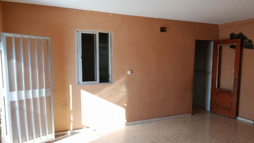 Flat  on road Brenes, Sevilla