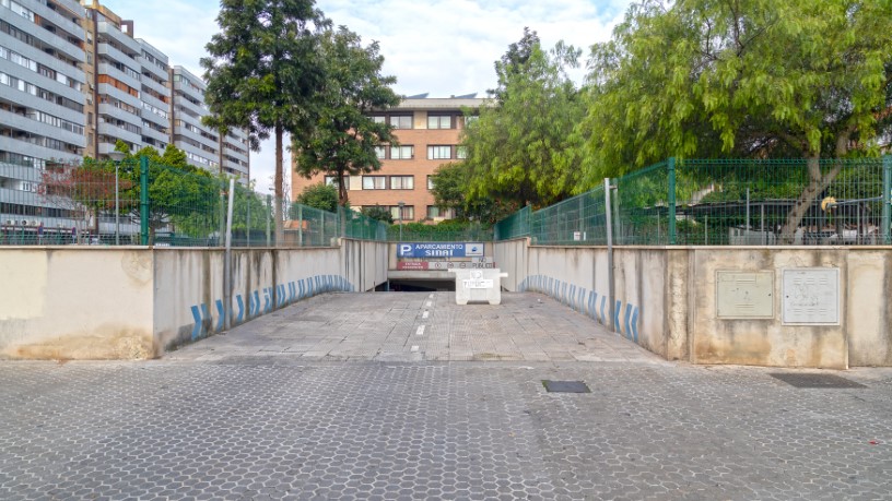 Plaza de garaje de 2409m² en calle Sinai, Sevilla