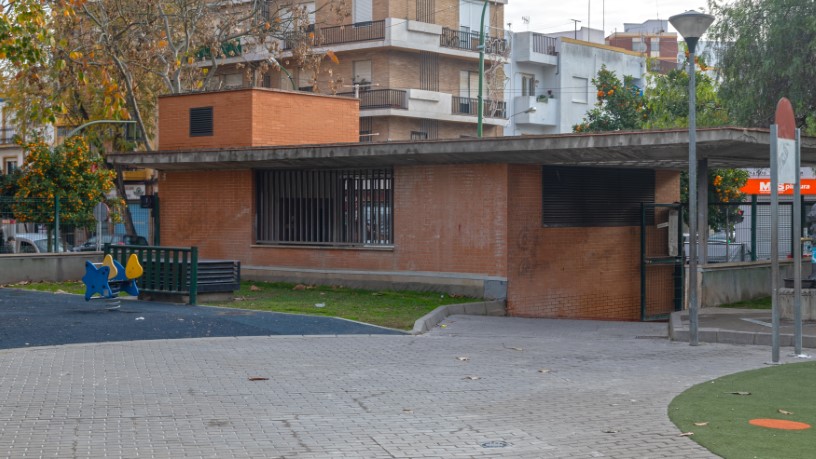 Plaza de garaje de 2409m² en calle Sinai, Sevilla