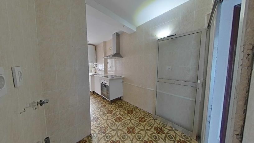 70m² Flat on neighborhood Rochelambert, Calle Puerto De La Mora-, Sevilla