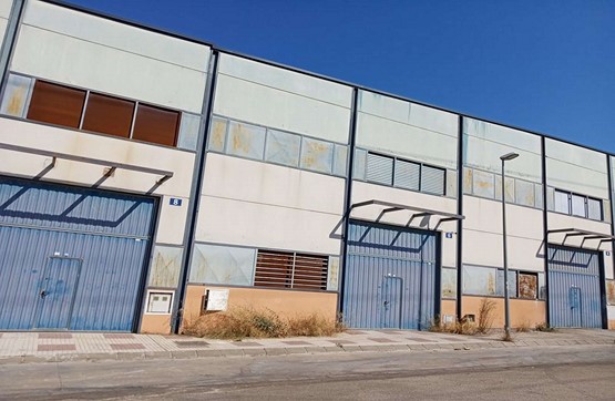 Nave industrial de 368m² en avenida Cesar Augusto, Parcela 9, Alcalá Del Río, Sevilla