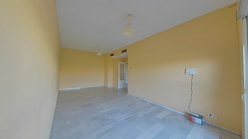 90m² Flat on avenue Andalucia, Sevilla