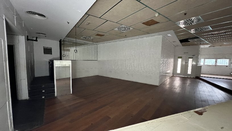 Local comercial de 127m² en avenida General Giraldez, Utrera, Sevilla