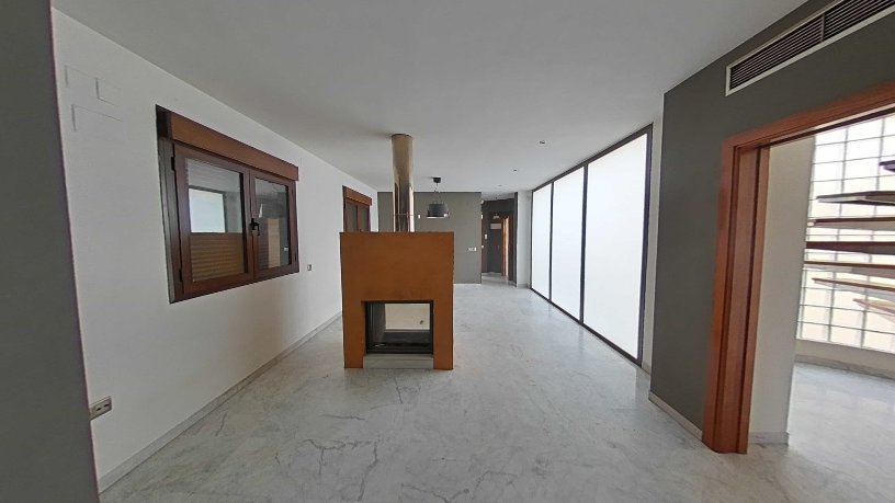 Piso de 110m² en calle Maestre Angulo, Sevilla