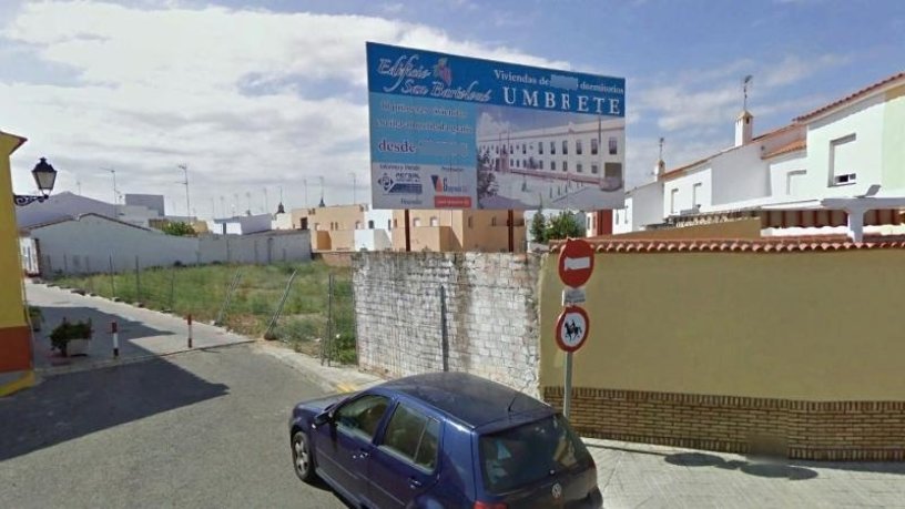 Suelo urbano de 913m² en calle Fernando Martin Rubio, Umbrete, Sevilla