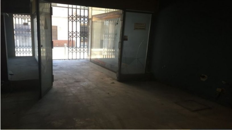 Local comercial de 75m² en calle Santa Maria Magdalena, Dos Hermanas, Sevilla