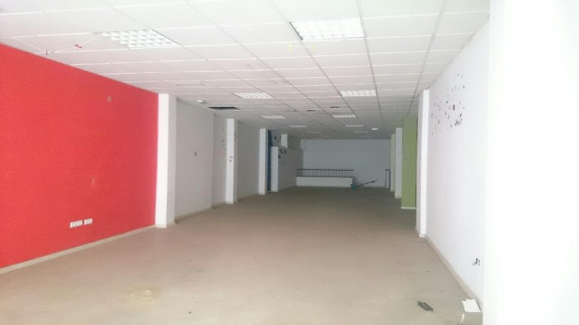 Local comercial de 267m² en calle Nuestra Señora Del Aguila, Alcalá De Guadaíra, Sevilla