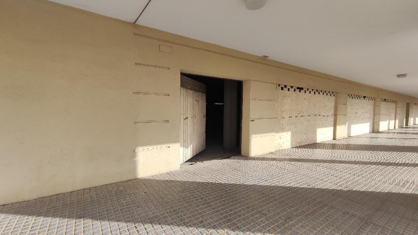 Local comercial de 1267m² en calle Virgen De Los Dolores, Dos Hermanas, Sevilla