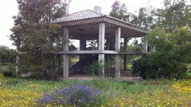 Obra parada en camino Camino De El Garrobo, Guillena, Sevilla