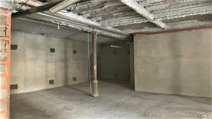 Local comercial de 187m² en plaza Mayor, Monzón, Huesca