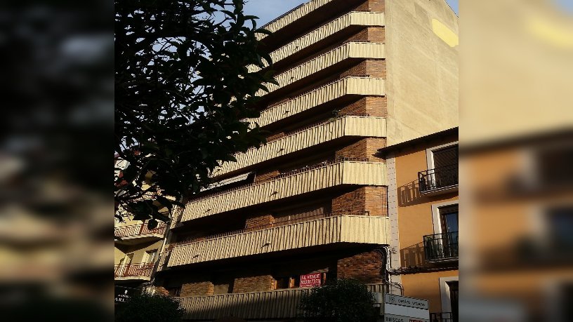 Piso de 155.00 m² con 4 habitaciones con 2 baños en Calle Serrablo, Sabiñánigo