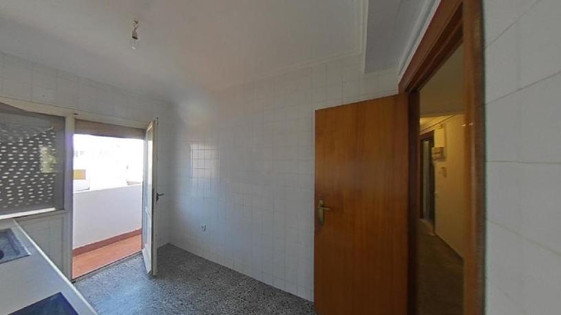 Piso de 71m² en calle Don Teobaldo, Zaragoza