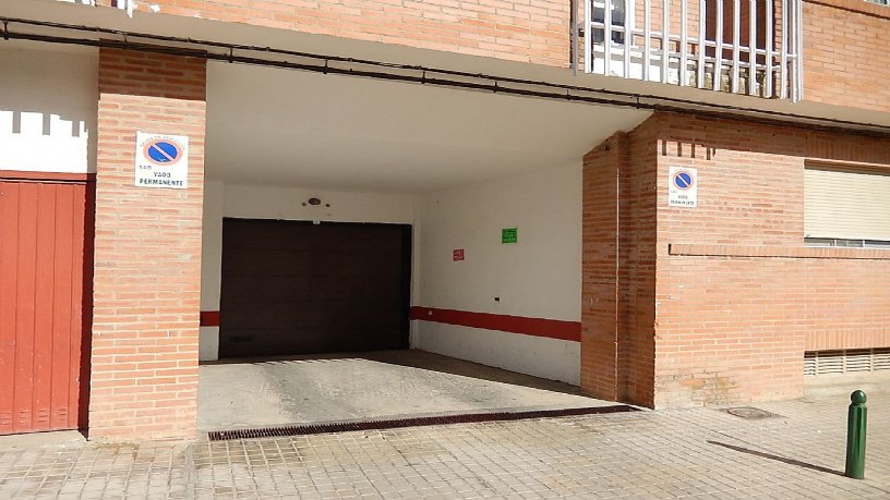 Parking space on street Mayor, Zuera