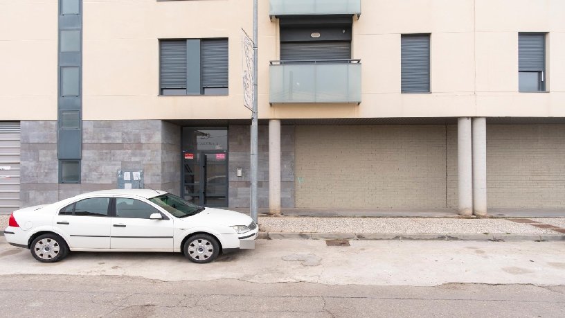 Plaza de garaje de 15m² en calle Ramon Y Cajal 29, Cadrete, Zaragoza