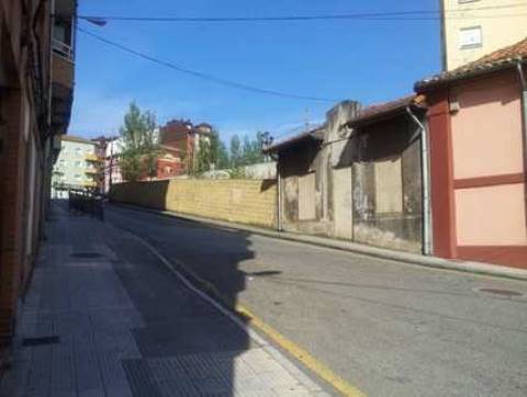 Developable land in street Armando Collar, Oviedo, Asturias