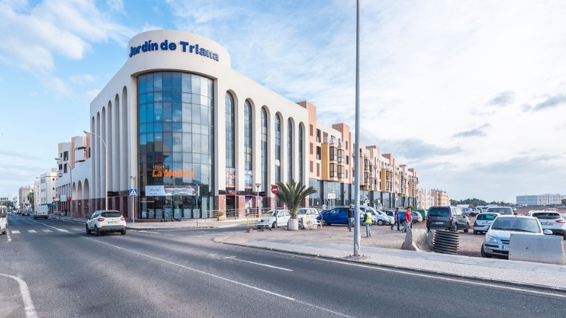 Local comercial de 110m² en calle Triana. Ed. Jardin De Triana, Arrecife, Las Palmas