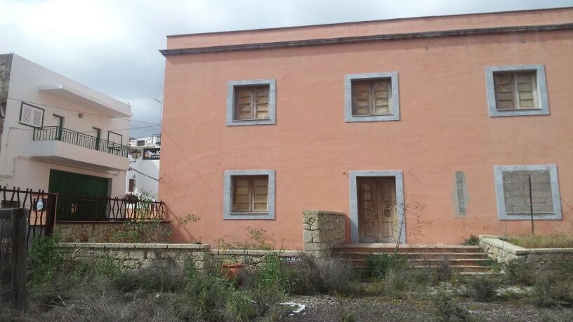 Work stopped on street El Pino, Granadilla De Abona