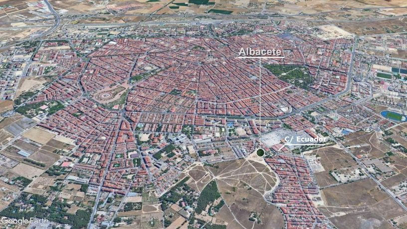 Terrain urbain de 120m² dans rue Ecuador, Albacete