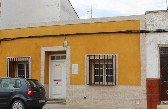 Casa de 136.00 m² con 3 habitaciones con 2 baños  en Calle San Roque, Tomelloso
