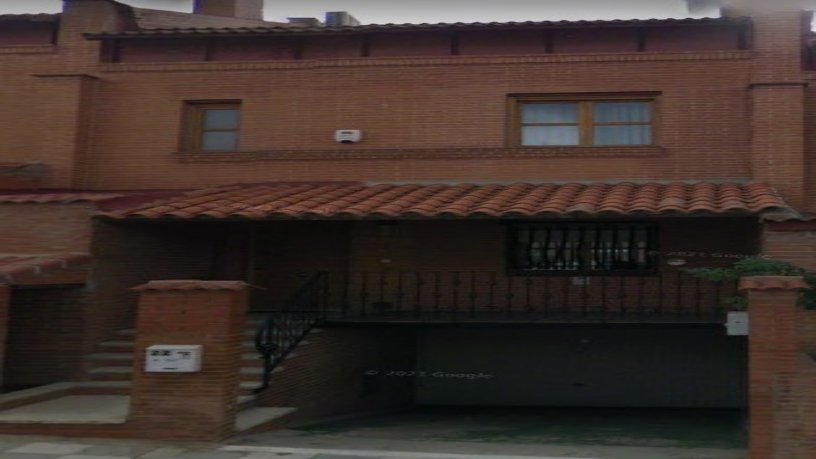 Adosado de 260m² en calle Rio Turia, Cuenca