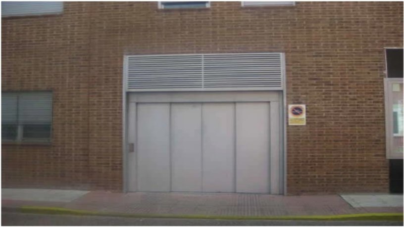 Parking space on crossing De Quer, Alovera