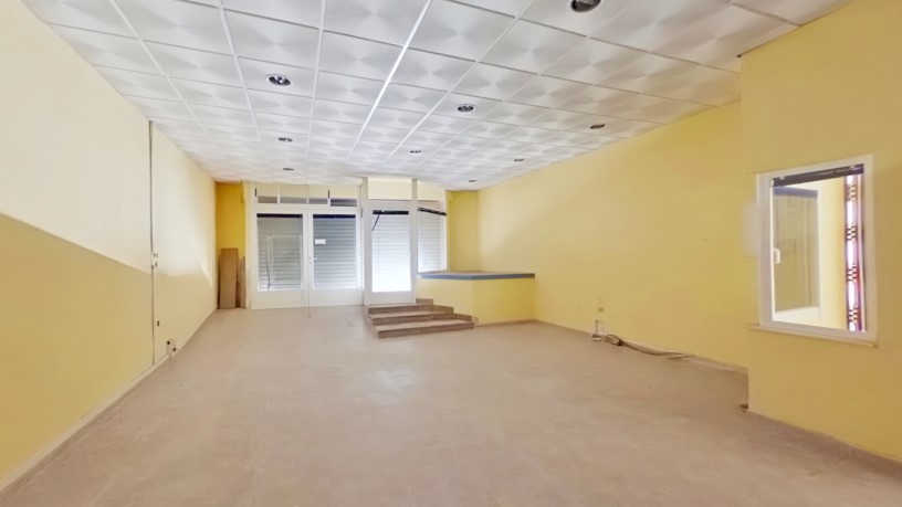 Local comercial de 204m² en calle Santa Barbara, Olías Del Rey, Toledo