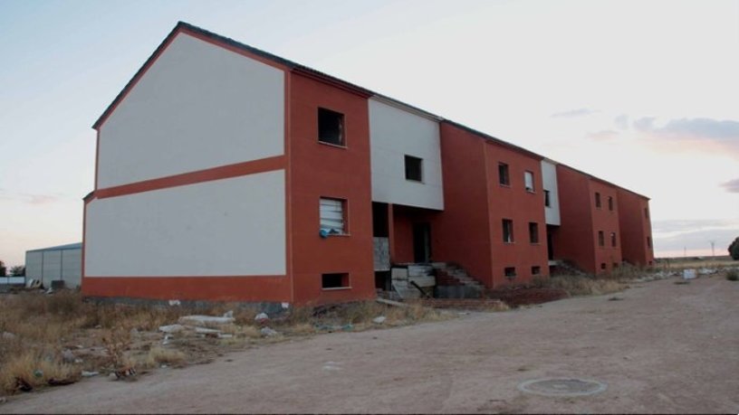 Obra parada en calle Manuel Maroto, Quintanar De La Orden, Toledo