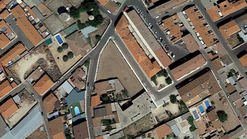 Suelo urbano de 1690m² en calle Emperatriz Isabel Portuga, Fuensalida, Toledo