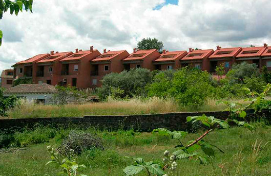 Obra parada en urbanización La Peguera En La Parra, Arenas De San Pedro