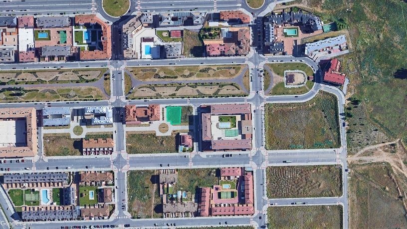 Terrain urbain de 1048m² dans rue Madreperla, Ávila