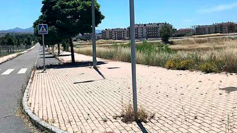 Suelo urbano de 1999m² en calle Enrique Granados, Ávila