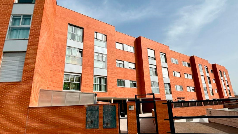 Plaza de garaje en calle Flor De Loto, Ávila