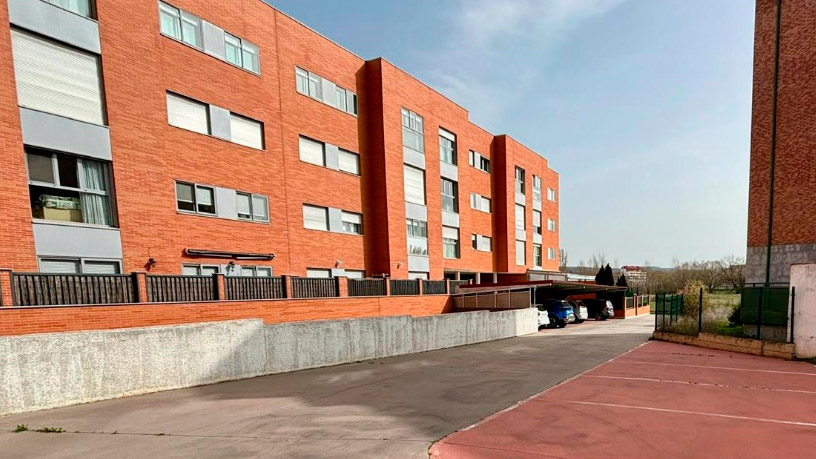 Plaza de garaje en calle Flor De Loto, Ávila