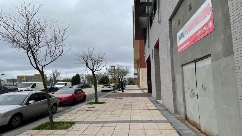 Local/Oficina de 903m² en calle Hermanas Mirabal, Burgos