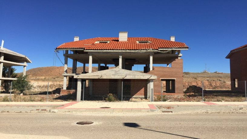 Obra parada en calle Sector S7 Adoberas-parami, Buniel, Burgos