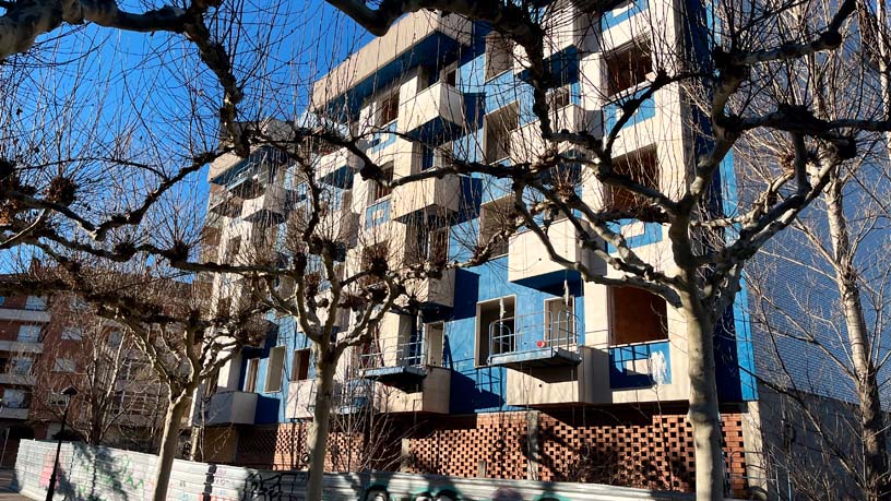 Obra parada en calle Cercas De Las, Briviesca, Burgos