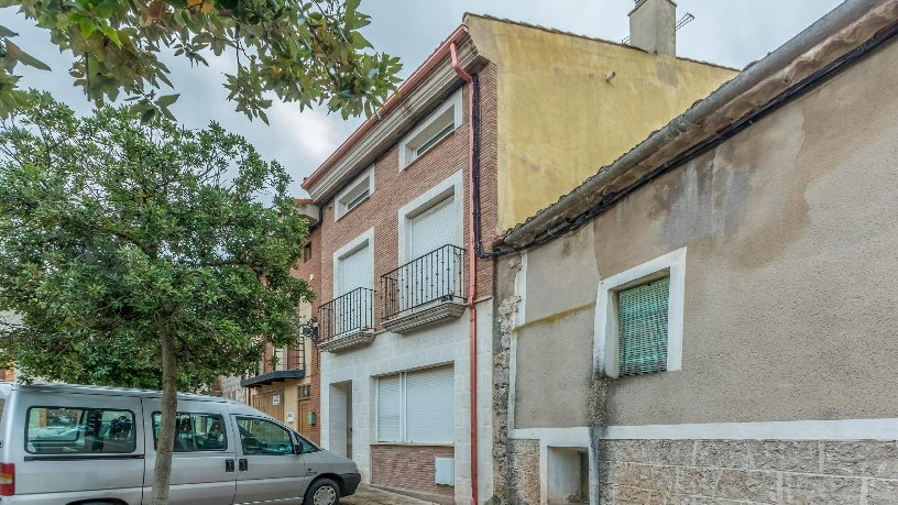 246m² Townhouse on square Del Rollo, Villagonzalo Pedernales, Burgos