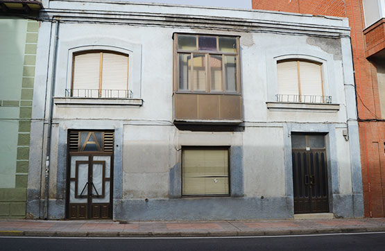 House on avenue Orbigo, Benavides