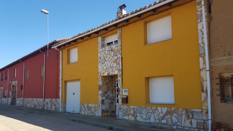 House  in street El Molino, Villaturiel
