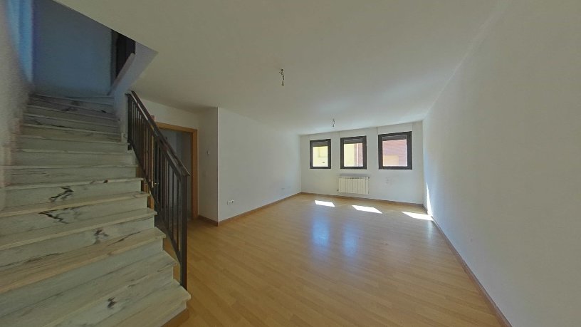 Piso de 97m² en calle Castillo, Mansilla De Las Mulas, León