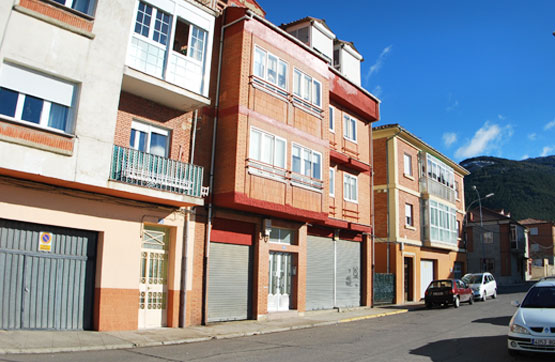 100m² Flat on street Esteban Corral, Cistierna, León