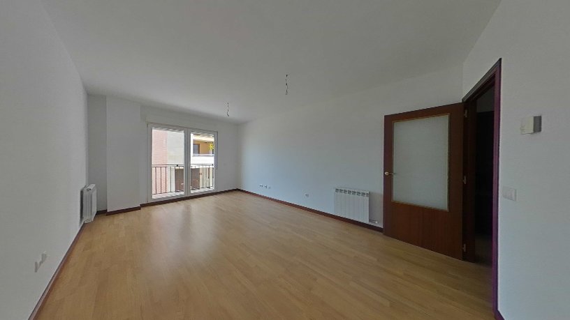 Piso de 69m² en calle Academico Garcia Morejon, Valencia De Don Juan, León