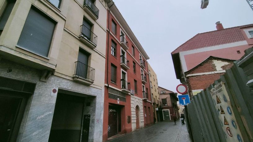 Plaza de garaje de 10m² en calle Independencia, León