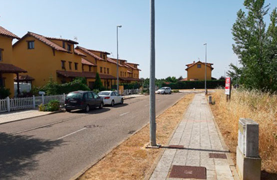 Suelo urbano de 691m² en calle V5-pp El Cueto, 901 Unif Y Pq De Campo De Golf, Valverde De La Virgen, León